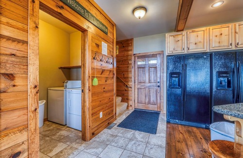Bemidji House | Lakefront-Beach-Pool-Hot Tub-Resort Amenities-Resort amenities included