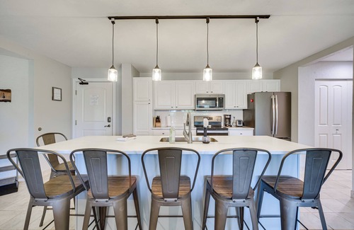 Birchwood Condo | Lakefront Birchwood Condo w/Pool & Hot Tub!