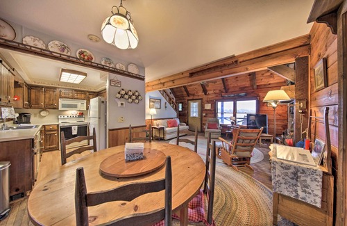 Blairsville Cabin | Lakefront Blairsville Cabin w/Deck + Dock!