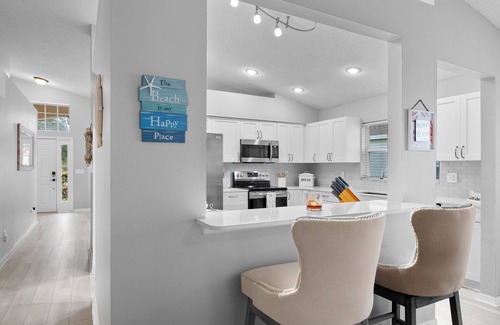 Sabal Harbour House | Lakefront Bradenton with Heated Pool, WiFi, Fitness Room, Resort-Style Amenities