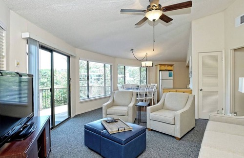 Lakeway House | Lakefront Bungalow - Shared Community Pool/Hot Tub #4