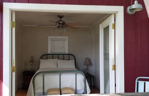 Murchison Cabin | Lakefront Cabin near Canton, Ben Wheeler and Edom