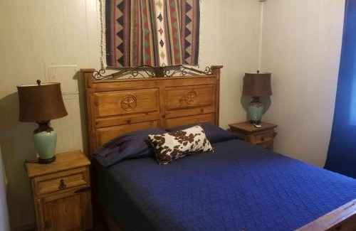 Mead House | Lakefront Cabin - South of the Border - 13