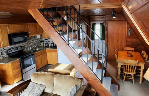 Stevensville House | Lakefront Chalet #23 w/Beach Access, Pools, Sport Courts, Fishing Pond & more!