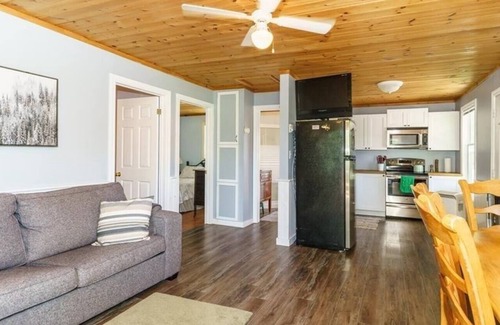 Unorganized Centre Parry Sound Cottage | Lakefront chalet (Bear), 2 bedroom, private beach!