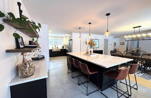 Rawdon House | LAKEFRONT CHALET/FAMILY HOME- beautiful water views, hot tub, outdoor activities