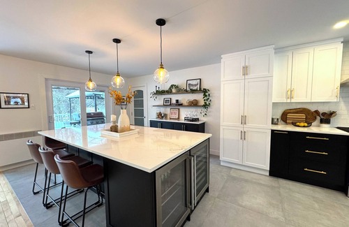 Rawdon House | LAKEFRONT CHALET/FAMILY HOME- beautiful water views, hot tub, outdoor activities