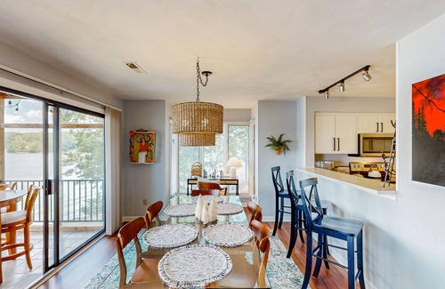 North Shore Condo | Lakefront condo w/breathtaking views & wheelchair accessibility