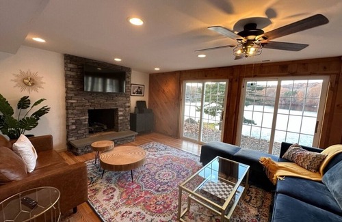 Oxford House | Lakefront Connecticut Oasis - Updates throughout