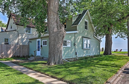 Toledo Cottage | Lakefront Cottage 6 Miles to Downtown Toledo!