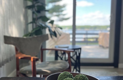 Canadian Lakes Cottage | Lakefront Cottage Getaway with Hot Tub, Golf and Pool Access