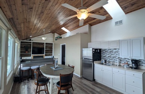 Twin Lakes Cottage | Lakefront Cottage w/Boat Rentals