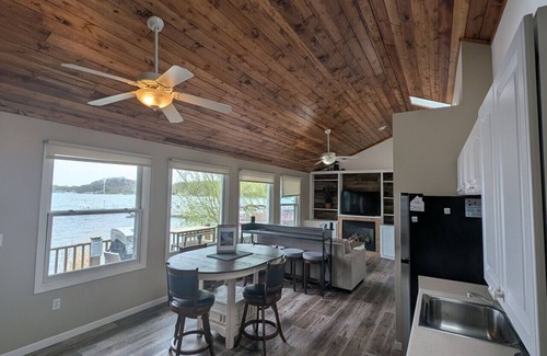 Twin Lakes Cottage | Lakefront Cottage w/Boat Rentals