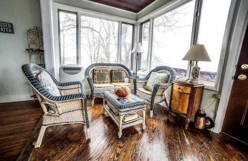 Dresden House | Lakefront Cottage with Cozy Interior and Jacuzzi in Dresden, New York