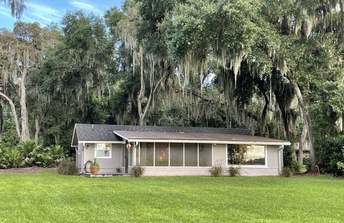 Eustis Cottage | Lakefront Cottage with Dock and Sunset Views, Mount Dora