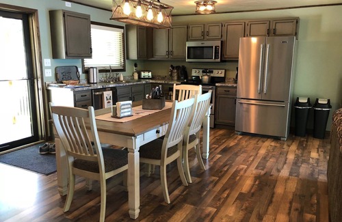 Crivitz Cottage | Lakefront cottage with beautiful sunset view - Perfect Fall and Winter getaway