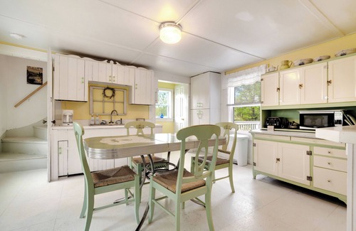 Limerick House | Lakefront cottage with Private Dock and Kayaks