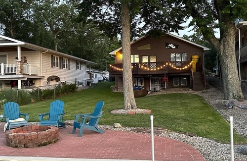 Koontz Lake House | Lakefront Escape/Koontz Lake- 3BR/3 BA-pool table