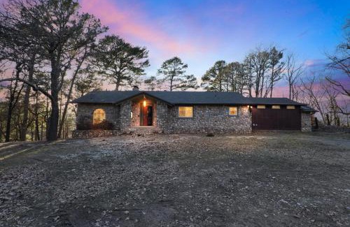 Moodys House | Lakefront Escape on Lake Hudson cabin