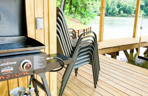 Monticello Cottage | Lakefront Escape: The Little Villa on Jackson Lake