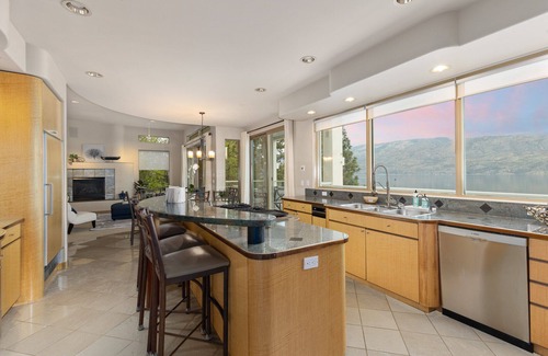 Central Okanagan House | Lakefront Estate on Lake Okanagann