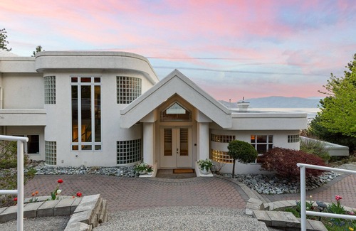 Central Okanagan House | Lakefront Estate on Lake Okanagann