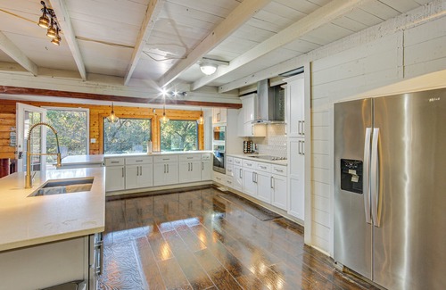 Streetman House | Lakefront Family Home w/Pool in Streetman!