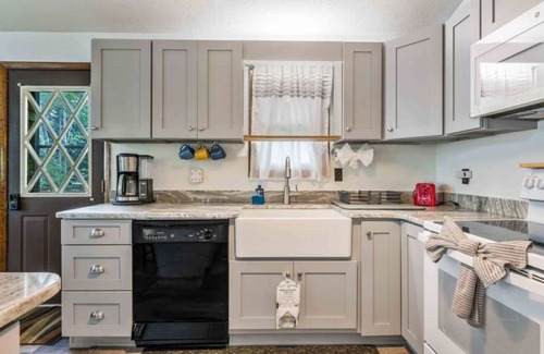 Tobyhanna House | Lakefront/Firepit/Fireplace/Pet Friendly!