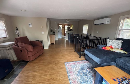 Charlton Cottage | Lakefront: Fish, Kayak, Canoe, Near Treehouse Brewery, Sturbridge Village!