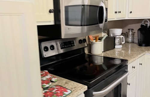 Woodstock House | LakeFront Full View -Allatoona w/Dock,sleeps10adults/2 kids-7miles to LakePoint!