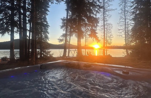 Marion House | Lakefront Fun Vacation on the best lake in NW Montana with your own Dock & Beach