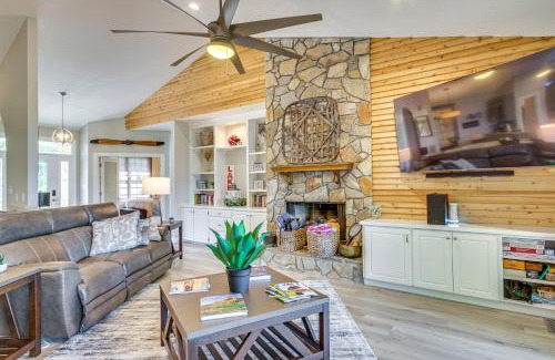 Cross Hill House | Lakefront Gem Hot Tub, Boat Launch Near Greenwood