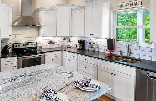 Maynardville House | Lakefront Getaway at Swan Seymour w/Kayaks