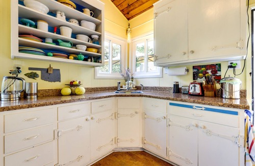 Glen Ellen Cabin | Lakefront Glen Ellen Cabin w/Views Near Wineries!