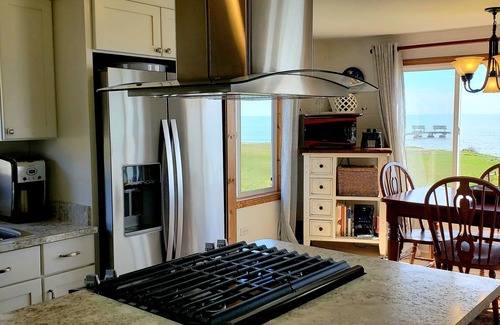 Ruth House | Lakefront Hideaway with Magnificent Sunrises and Private Shoreline.