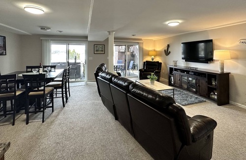 Paddock Lake House | Lakefront home. Beach and park.