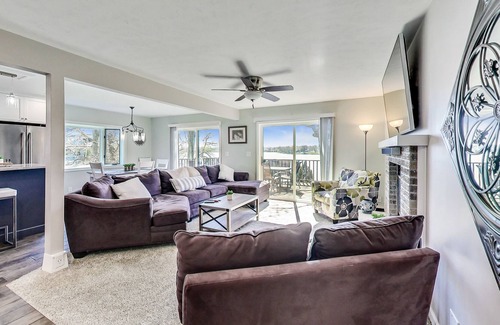 Paddock Lake House | Lakefront home. Beach and park.