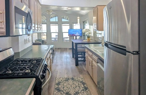 Lake Havasu City House | Lakefront Home @ Crazy Horse Campground! Pet friendly