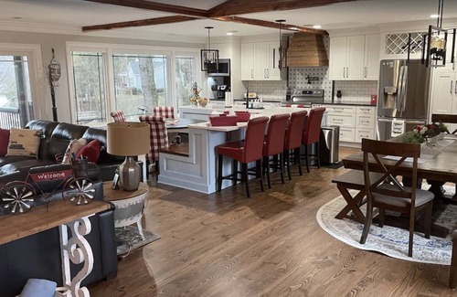 Lake Norman of Catawba House | Lakefront home with private beach & gourmet kitchen