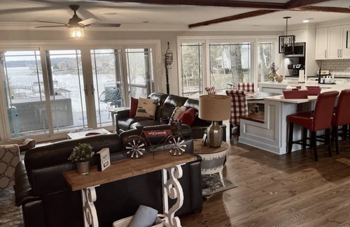 Lake Norman of Catawba House | Lakefront home with private beach & gourmet kitchen