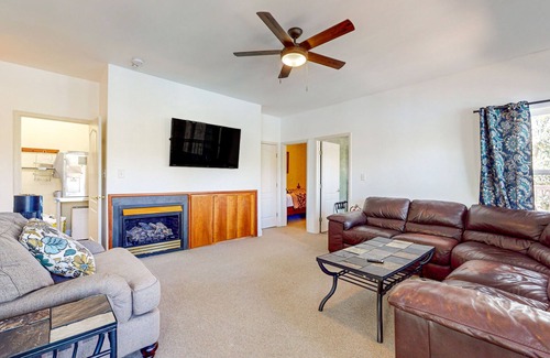Maynardville Cabin | Lakefront home with private dock, 3 boat slips, fantastic bunk house & decks