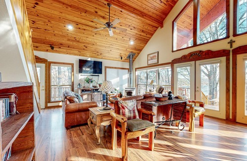 Rogers House | Lakefront home with boat access, fireplace, washer/dryer & firepit