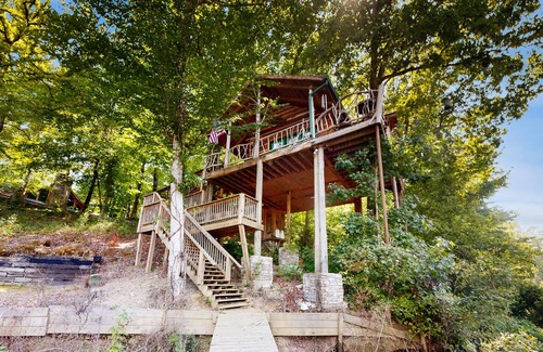 Jackson House | Lakefront home with mountain views, hot tub and access to private 20 acre lake