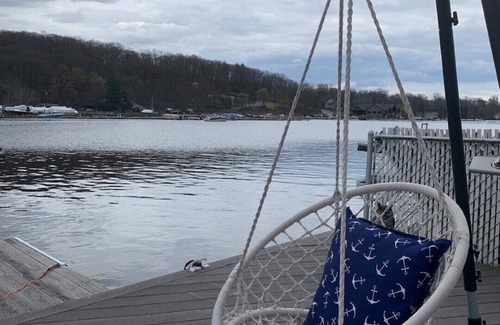 Lake Hopatcong House | LAKEFRONT Level Lot Home with a Private Deck/Dock w/2 Kayaks & Paddle Boards