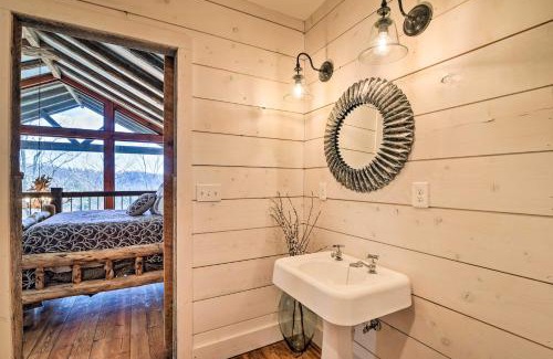 Sharon Grove House | Lakefront Lewisburg Vacation Rental with Deck!