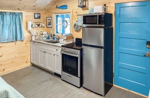 Orland Cabin | Lakefront Lighthouse Tiny Cabin @ Getogether Stays