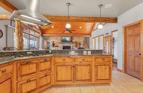 Roach Cabin | Lakefront Lodge/Cabin/Retreat - Huge Niangua Frontage w/Beach