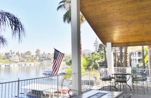 Canyon Lake House | Lakefront Lodge with an Amazing View
