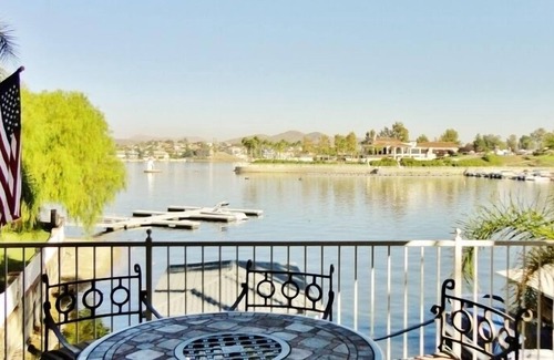 Canyon Lake House | Lakefront Lodge with an Amazing View