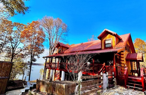 Georgetown Cabin | Lakefront log cabin over looking Walter George Reservoir, aka Lake Eufaula, Al